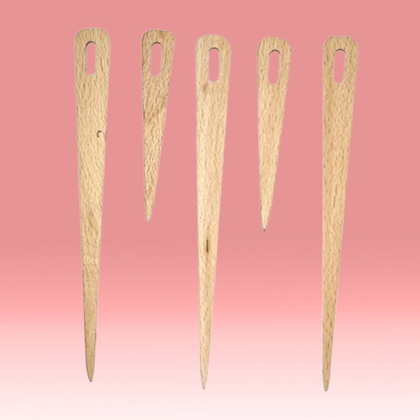 igła tkacka drewniana, wooden weaving needle.