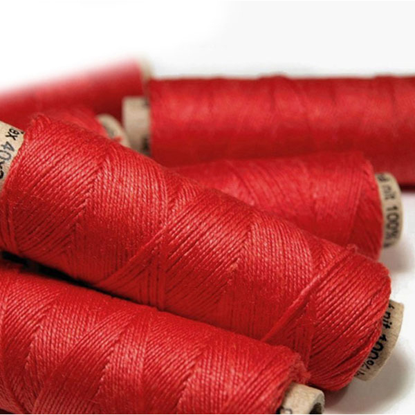 nici lniane czerwone, red linen threads.